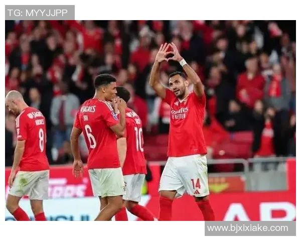 欧联杯精彩对决本菲卡与AC米兰战成平局绝杀瞬间引发全场狂欢